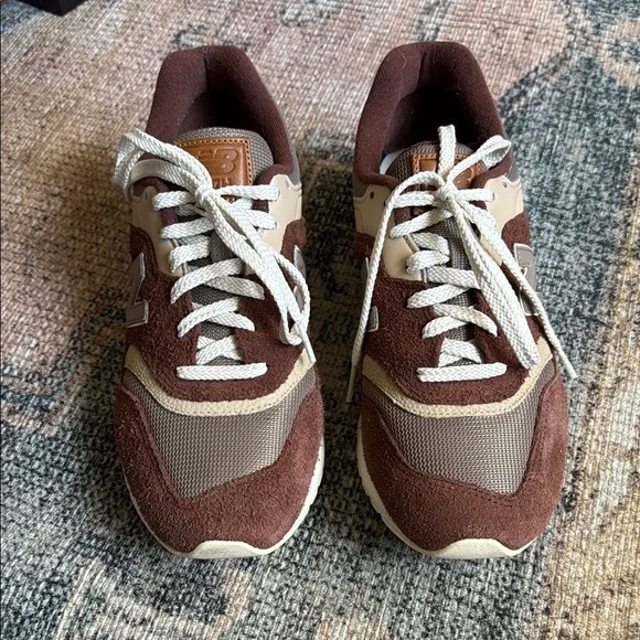 New Balance Sneakers - Picture 2 of 8